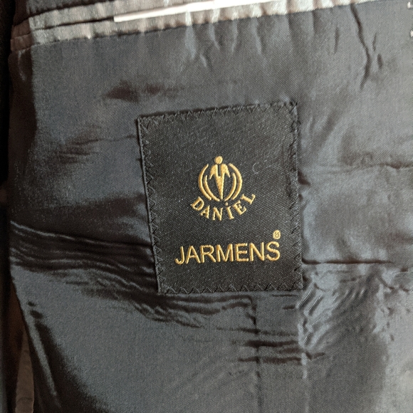 Jarmens Black Suit- Size 44R - Picture 5 of 9